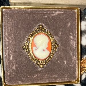 Avon broche in original box with perfume inside